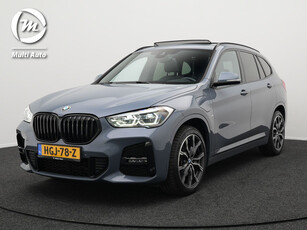 BMW X1 xDrive25e M Sport Plug in Hybrid Storm Bay Metallic PHEV | Panodak | Sportstoelen Leder | Led | Stoelverwarming | Sfeerverlichting | 19'' L.M. |