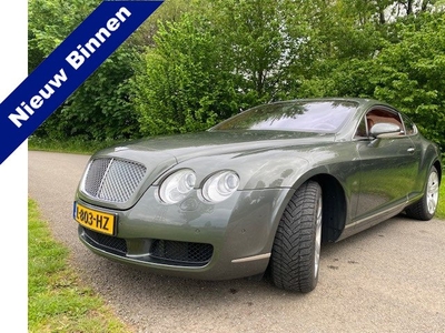 Bentley Continental GT 6.0 W12, 560 Pk/ 650 Nm, Breitling klok