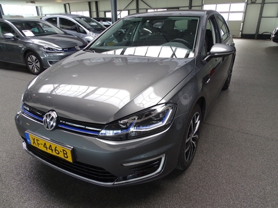 VOLKSWAGEN GOLF e-Golf / Virtual Cocpit/ Led/ Camera/ warmtepomp/ acc / 17