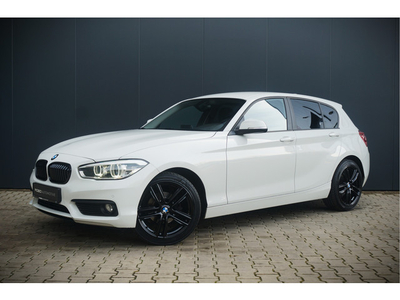 BMW 1-serie 116i Sport | M-Sport Stuur | Led | Stoelverwarming | Keyless | Sportstoelen | PDC | Aut. Airco | Black Optic | Cruise Control | 2 sleutels | LM Velgen Black | Navigatie |