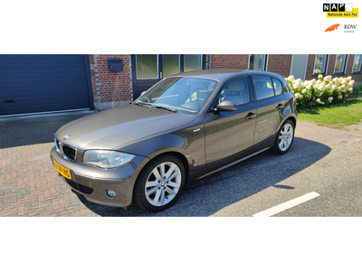 BMW 1-serie 120i High Executive apk t/m 12-06-2025