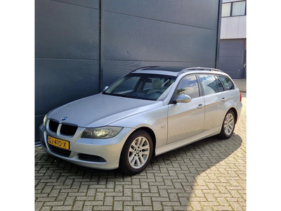 BMW 3-serie Touring 320i Airco Navigatie Lees Advertentie!