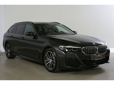 BMW 5 Serie Touring 530iA M-SPORT ** LED, NAVI+, HuD, PANORAMA, ACC, SHADOW, MEMORY, ADAPT. ONDERST. ** Ex. BMW-AG ** ** INFORMEER OOK NAAR ONZE AANTREKKELIJKE FINANCIAL-LEASE TARIEVEN **