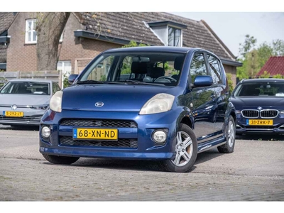 Daihatsu Sirion 1.3 AUTOMAAT SPORT TREKHAAK LICHTMETAAL RIJKLAAR BOVAG-GARANTIE