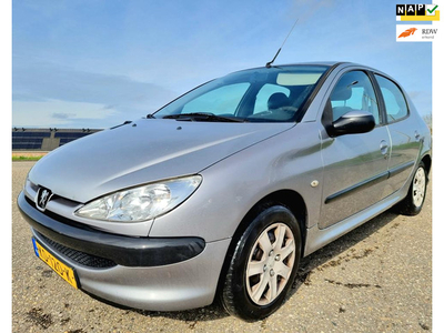 Peugeot 206 1.1 X-Design/2e eigenaar/apk/airco/rijd rem schakel perfect/inruil mog !!!