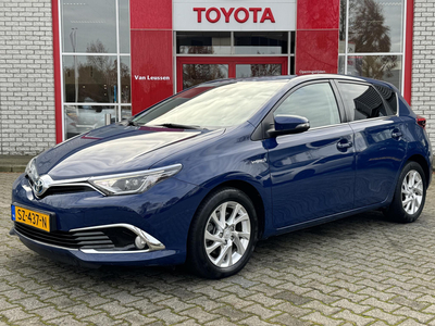 TOYOTA AURIS 1.8 HYBRID EXECUTIVE NL-AUTO LED STOELVERW KEYLESS PARKSENSOREN 16'' LM-VELGEN CAMERA BLUETOOTH PRIVACY GLASS