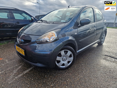 Toyota Aygo 1.0-12V/airco/5 deuren /apk 30-05-2025/elektrische ramen/centrale vergrendelen/rijd schakelt operfect/inruilen is moge