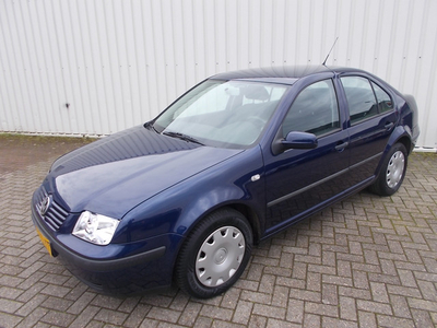 Volkswagen Bora 1.6-16V Trendline ( NW. APK KEURING! )