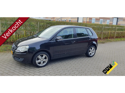 Volkswagen Polo 1.4 16V 80pk STUURBEKRACHTIGING AIRCO CRUISE LM VELGEN 5 DEURS