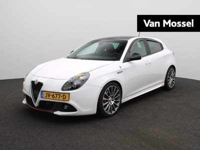 Alfa Romeo Giulietta 1.750 Turbo Aut. Veloce | 240pk | Origineel NL | Panoramadak | Leder | Navi | 18