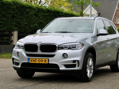 BMW X5 XDRIVE25D | GRIJS KENTEKEN | NAVI | CLIMA | CRUISE | LEDER | ZEER MOOIE GOED ONDERHOUDEN AUTO |