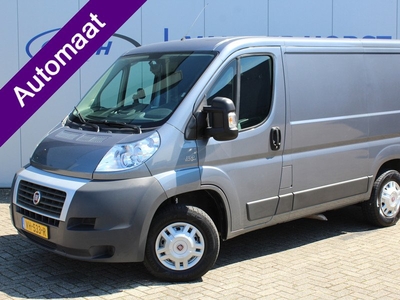 Fiat Ducato 30 2.3-150pk MultiJet KH1 AUTOMAAT ! Nette Fiat Ducato ! Trekgewicht 2.500kg ! Ook geschikt voor ombouw naar bijvoorbeeld camper. Airco, cruise control, armsteunen voorstoelen, metallic lak, camera, laadruimte betimmerd, trekhaak etc.