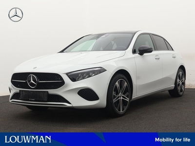 Mercedes-Benz A-Klasse 250 e Star Edition Luxury Line | Nightpakket | Dodehoekassistent | Parkeerpakket met achteruitrijcamera | Extra USB-poorten | KEYLESS GO | Sfeerverlichting | Verwarmde stoelen vooraan |