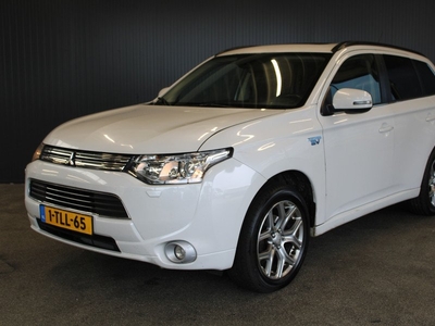 Mitsubishi Outlander 2.0 PHEV Instyle+ | Schuifdak | Leder | Camera | FULL OPTIONS!