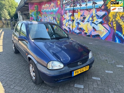 Opel Corsa 1.2i-16V Onyx schuifdak elektrische ramen en spiegels stuurbekrachtiging 5 deuren apk december lage km stand n.a.p 135d