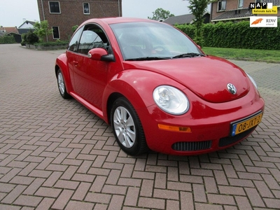 Volkswagen beetle 2.5 high-line 5cil automaat ,leer , clima , mooi