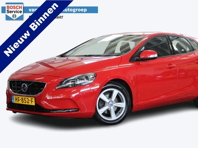 Volvo V40 2.0 D2 Kinetic Business | Trekhaak | Navigatie | Virtueel dashboard | Cruise control | Voorruit verwarming | Climate control | Parkeersensoren | Climate control |