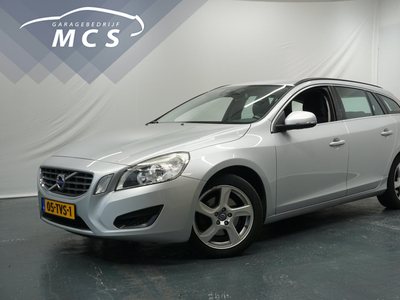 VOLVO V60 1.6 T3 / Navi / PDC / Trekhaak / Stoelverwarming