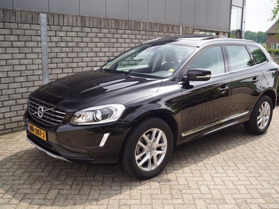 Volvo XC60 2.0 T5 FWD Polar+ 245PK Autom Panodak Leder Xenon Standkachel Navi Camera Clima Cruise 2xPDC LMV ENZ NL Auto.