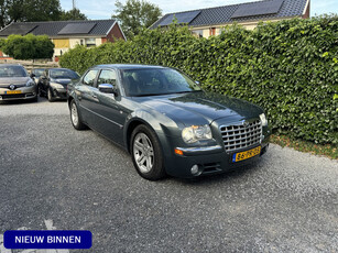 Chrysler 300C 5.7 V8 HEMI Automaat | Navi | Leer | Xenon | Autom. Airco | Cruise Control | LMV | ALPINE DVD Entertainment | Youngtimer | APK tot 18-01-2025!