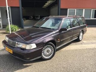 Volvo 960 2.5 Luxury-Line Automaat | Climate controle | Cruise Controle | Dakrailing | Leren bekleding | Lichtmetalen velgen | Stoel verwarming | Trekhaak | Boekjes | NAP | Ned. Auto | Nieuwe APK bij levering |