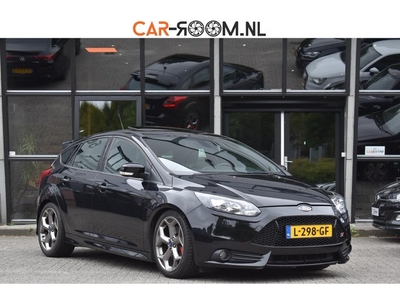 Ford Focus 2.0 EcoBoost ST-3 Leder Pano Cruise Recaro Bull-x