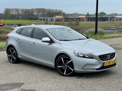 Volvo V40 1.6 D2 Summum R-design Leder/Navi/Stoelverw/Pdc/Trekhaak/Nap/Boekjes