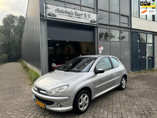 Peugeot 206 1.4 Quiksilver Airco! Stuurbekrachtiging! Nieuwe APK! NAP Logisch!