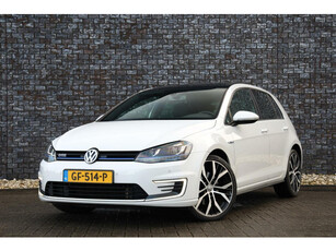 Volkswagen Golf 1.4 TSI GTE 204pk Pano Camera Navi 19-Inch Trekhaak