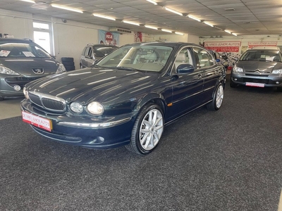 Jaguar X-type 2.5 V6 Executive. Nwe apk, lederen bekleding, elec stoelen, cruise control en meer!