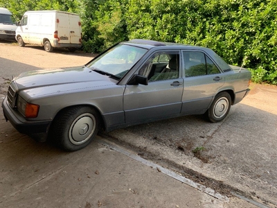 Mercedes 190 diesel 2,5 5 versnellingen 1989 sedan