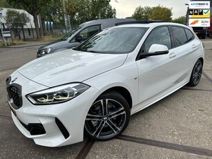 BMW 1-serie 118i 2020 140PK Executive M-Edition SPORT PANO