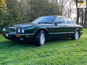 Jaguar SOVEREIGN 3.2 Youngtimer Racing green