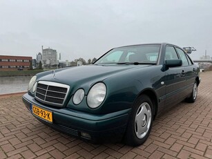 Mercedes-Benz E-klasse 200 /Airco/Cruise/Open dak/Nieuwe APK