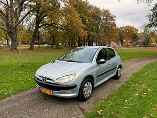 Peugeot 206 1.6-16V Gentry