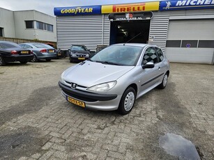 Peugeot 206 1.6 XT Goed rijdende en nette auto, Apk