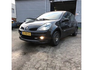 Renault Clio 1.6-16V Exception. 5 deurs,Airco,Half lederen