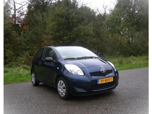 Toyota Yaris 1.3 VVTi Comfort . 3 Drs . Airco . Elec ramen