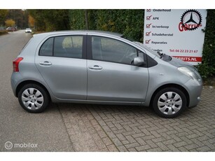 Toyota Yaris 1.3 VVTi Sol MMT automaat met airco en lage km