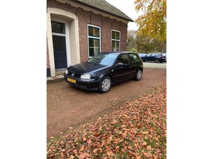 Volkswagen GOLF Mooie nette golf 1.4 16V met airco