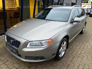 Volvo V70 2.5T Summum Automaat 200PK LEER / XENON / TREKHAAK