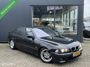 BMW 5-serie 523i / M-Sport / Xenon / Sport stoelen / Leder /