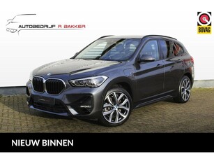 BMW X1 xDrive25e Sport Line // Trekhaak - Camera - HUD -