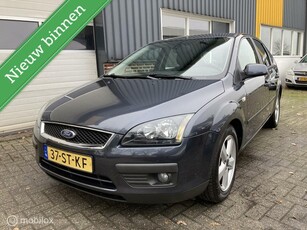 Ford Focus 1.6-16V Futura TREKHAAK! NETTE AUTO!