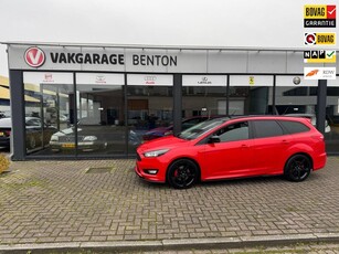 Ford Focus Wagon 1.5 Red Edition