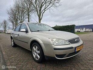 Ford Mondeo 1.8-16V Futura Nieuwe Apk