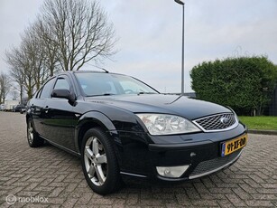 Ford Mondeo 1.8-16V Platinum