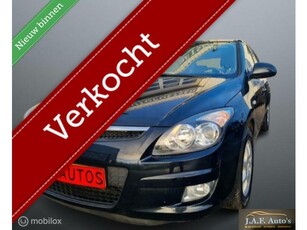 Hyundai i30 1.6i Dyn Airco Trekhaak nw banden allseas nw APK