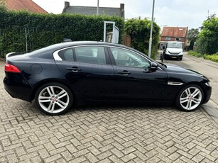 Jaguar XE 2.0 D Pure Navi/Camera/Front assist - Motorschade