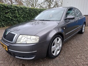 Škoda Superb 2.8 V6 Elegance CLIMAT/CRUISE/PDC.A/LEER/XENON